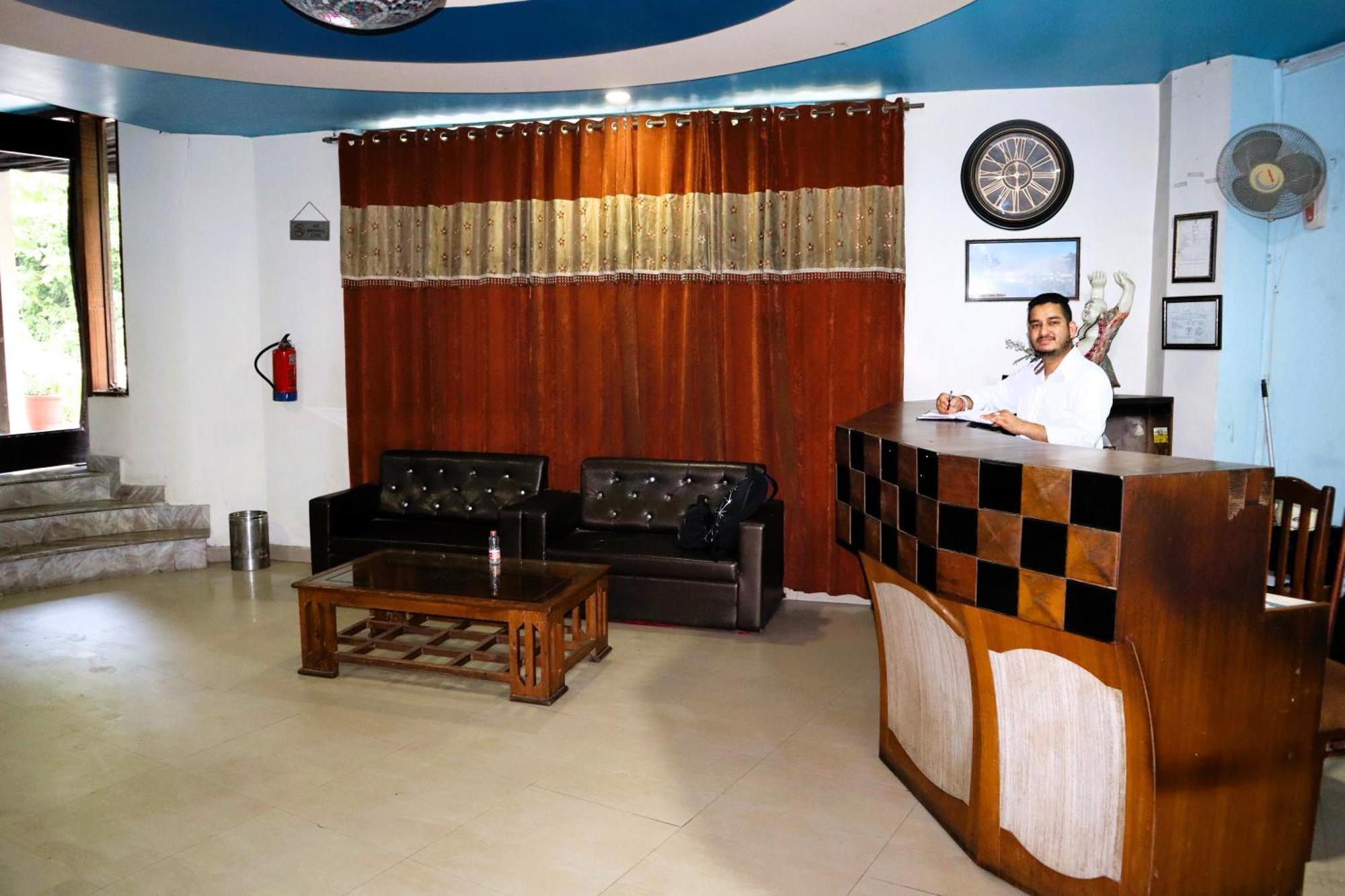 Hotel River Bank Mandi Ngoại thất bức ảnh
